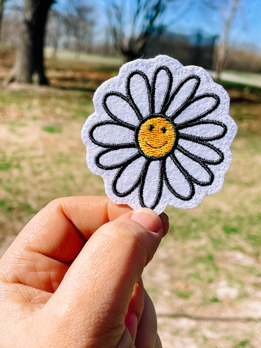 Urban Clay - SMILEY DAISY PATCH IRON-ON PATCH